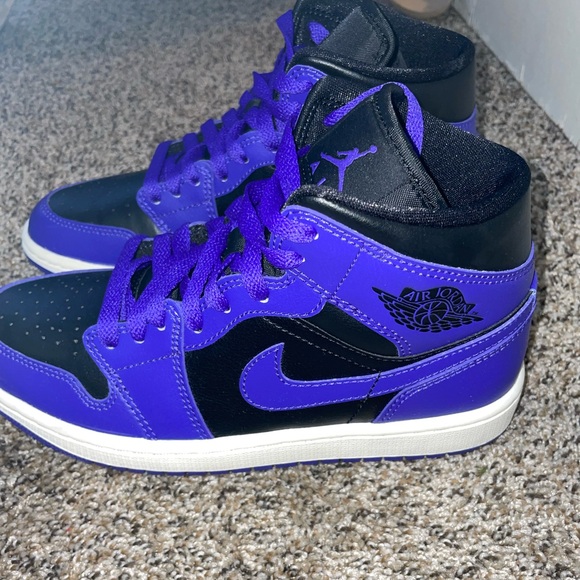 JORDAN 1’S. brand new only wore once not outside. no box - Picture 3 of 5